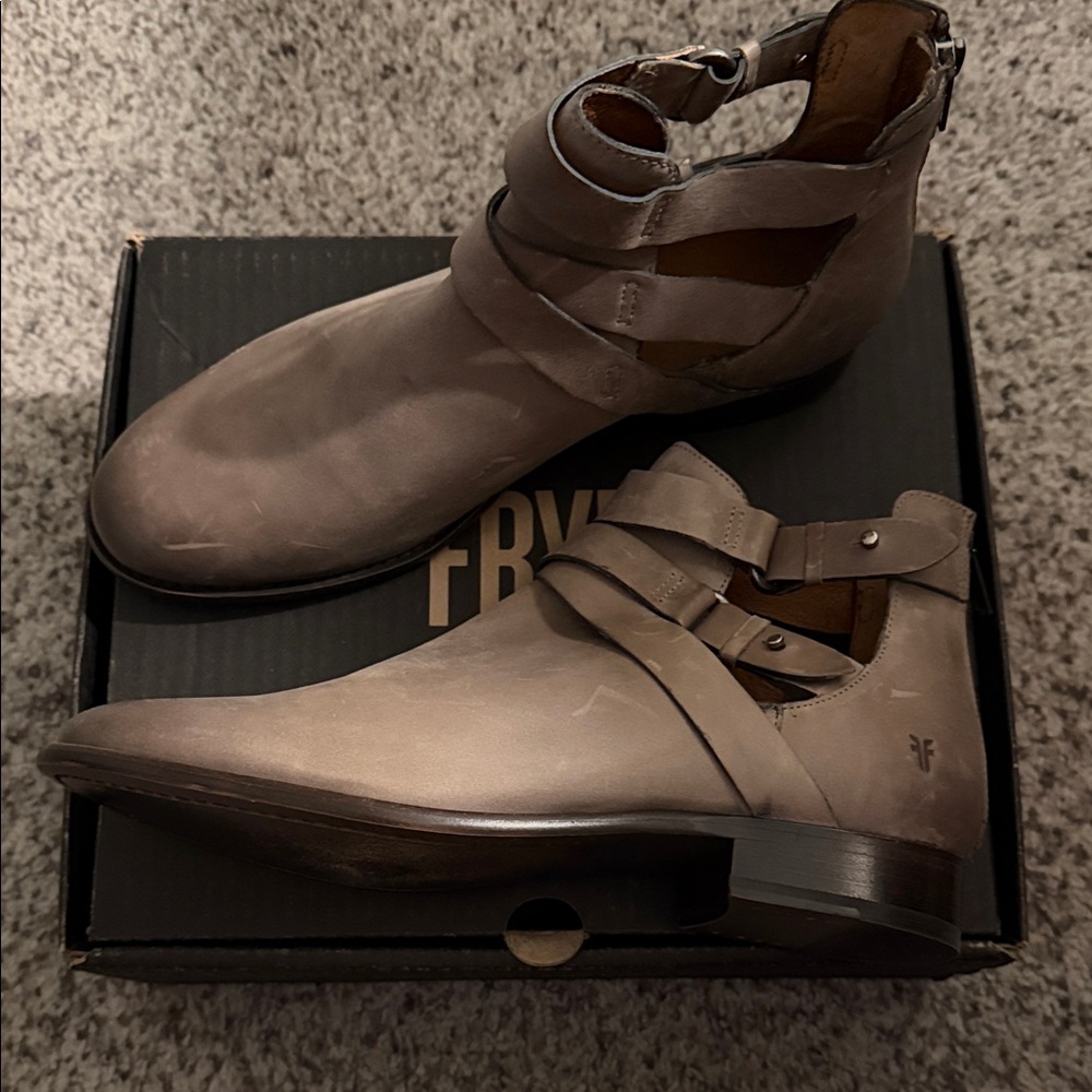 Frye Carly Cut Out Shootie